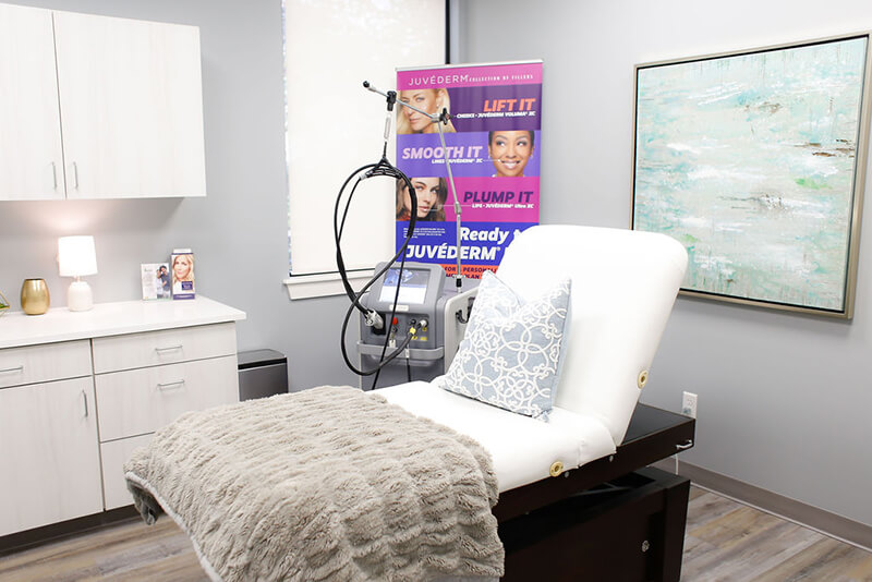 Emerge Midtown treatment room with bed and device